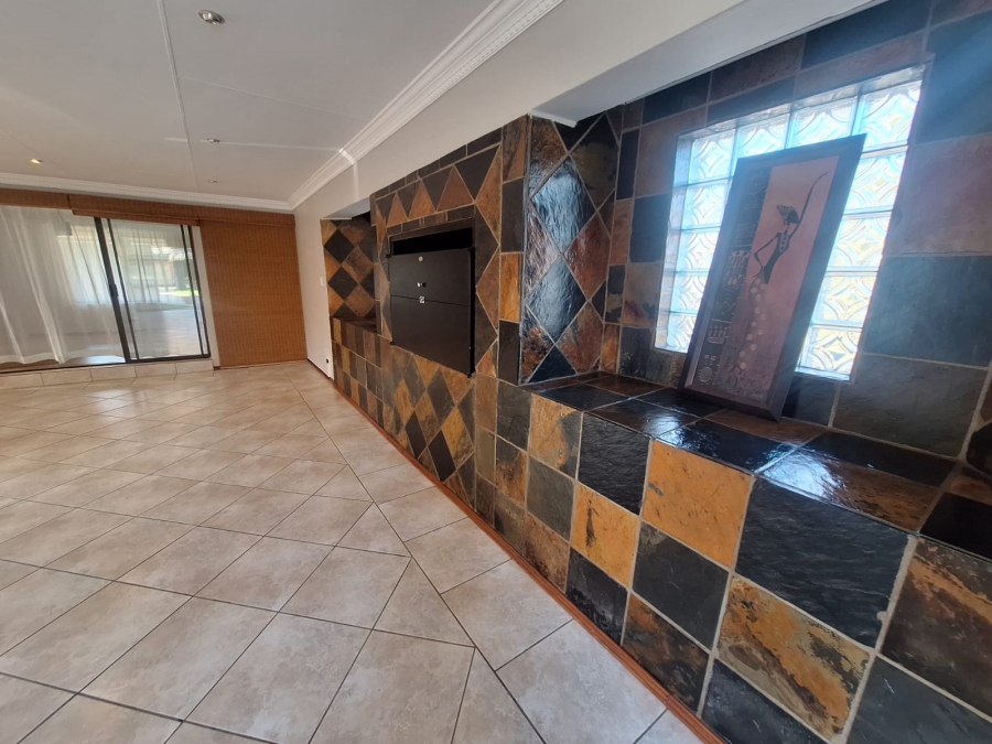 5 Bedroom Property for Sale in Roylglen Gardens Northern Cape